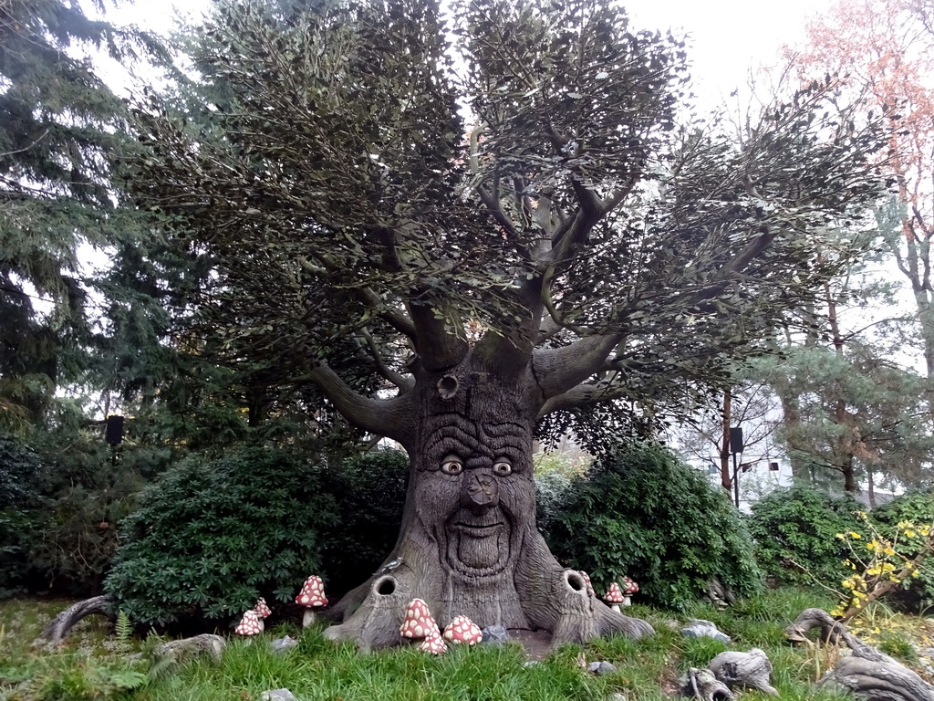 The Fairytale Tree attraction at the Fairytale Forest at the Marerijk kingdom, during the Winter Efteling