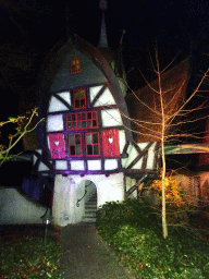 The Lonkhuys building of the Laafland attraction at the Marerijk kingdom, during the Winter Efteling, by night