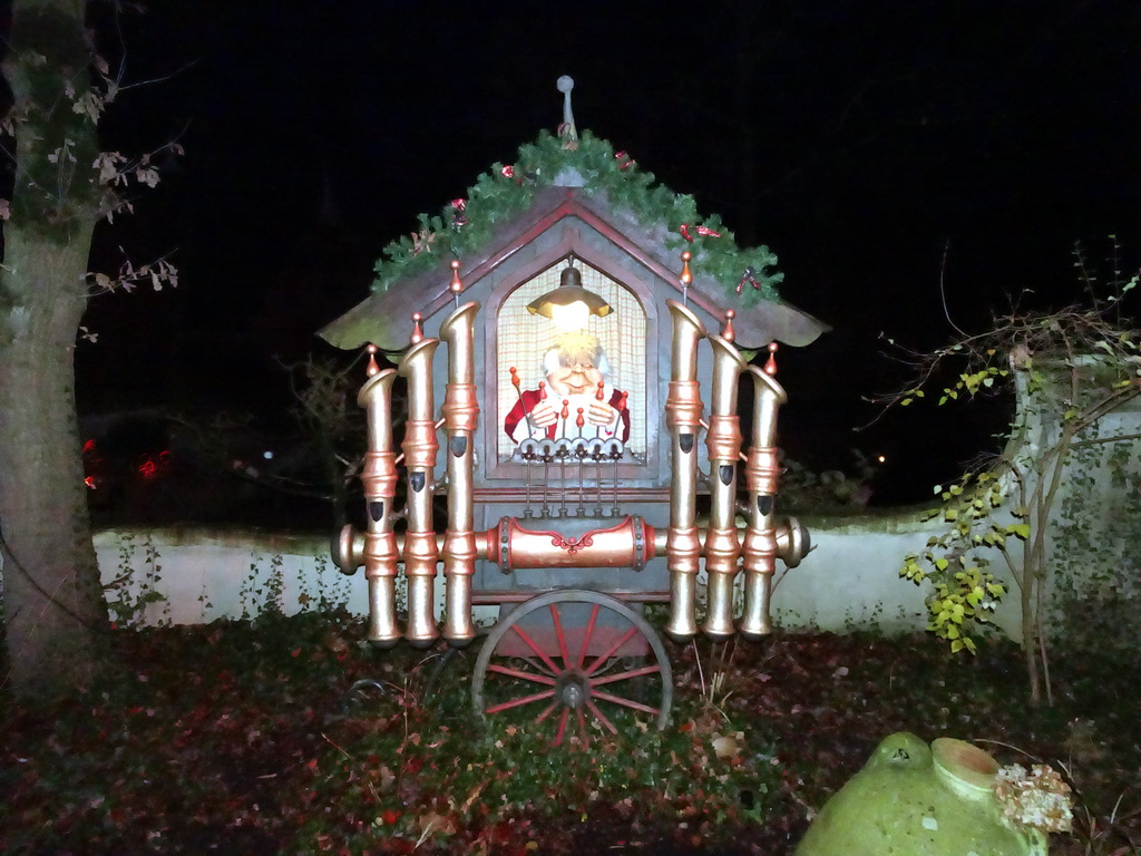 The Laaforgel organ at the Laafland attraction at the Marerijk kingdom, during the Winter Efteling, by night