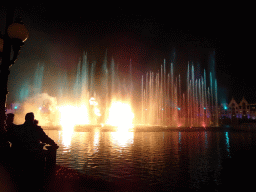 The Aquanura lake at the Fantasierijk kingdom and the Efteling Theatre at the Anderrijk kingdom, during the water show at the Winter Efteling, by night