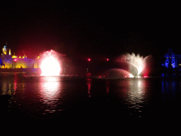 The Aquanura lake at the Fantasierijk kingdom, and the Fata Morgana attraction and the Efteling Theatre at the Anderrijk kingdom, during the water show at the Winter Efteling, by night