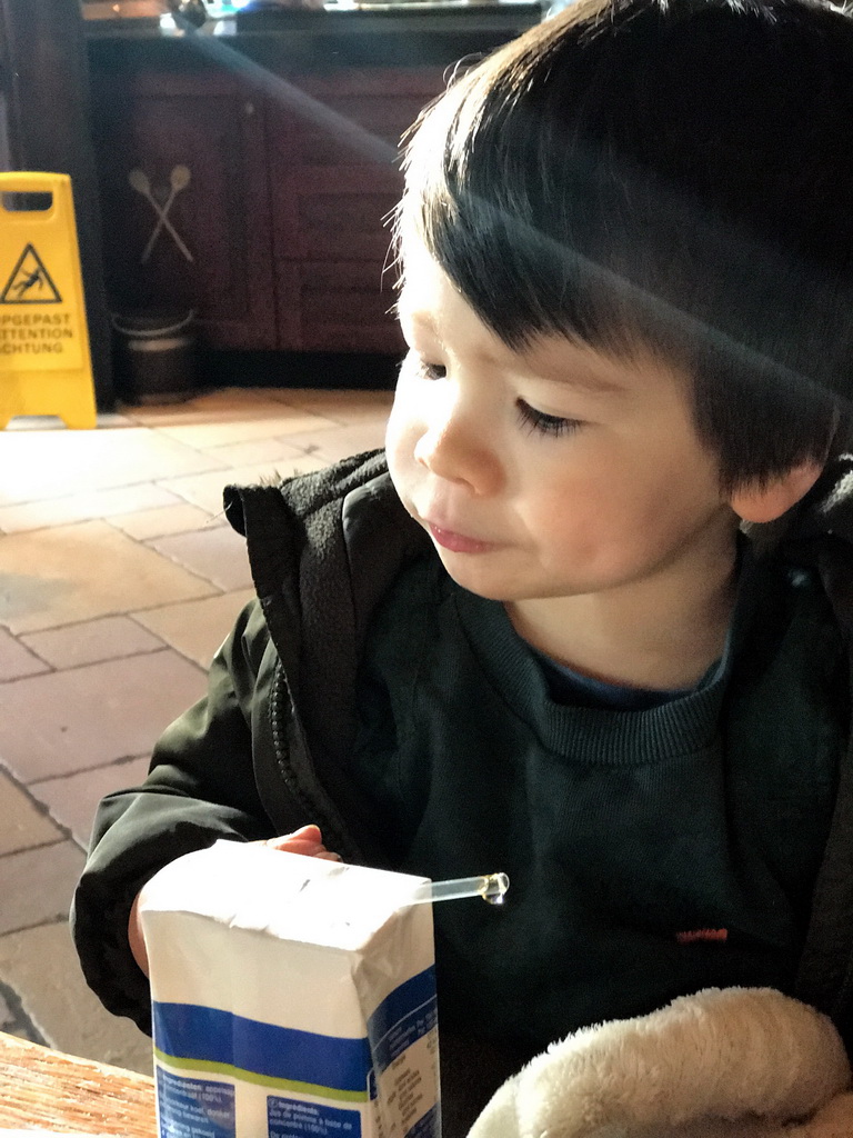 Max having a pancake at the Polles Keuken restaurant at the Fantasierijk kingdom