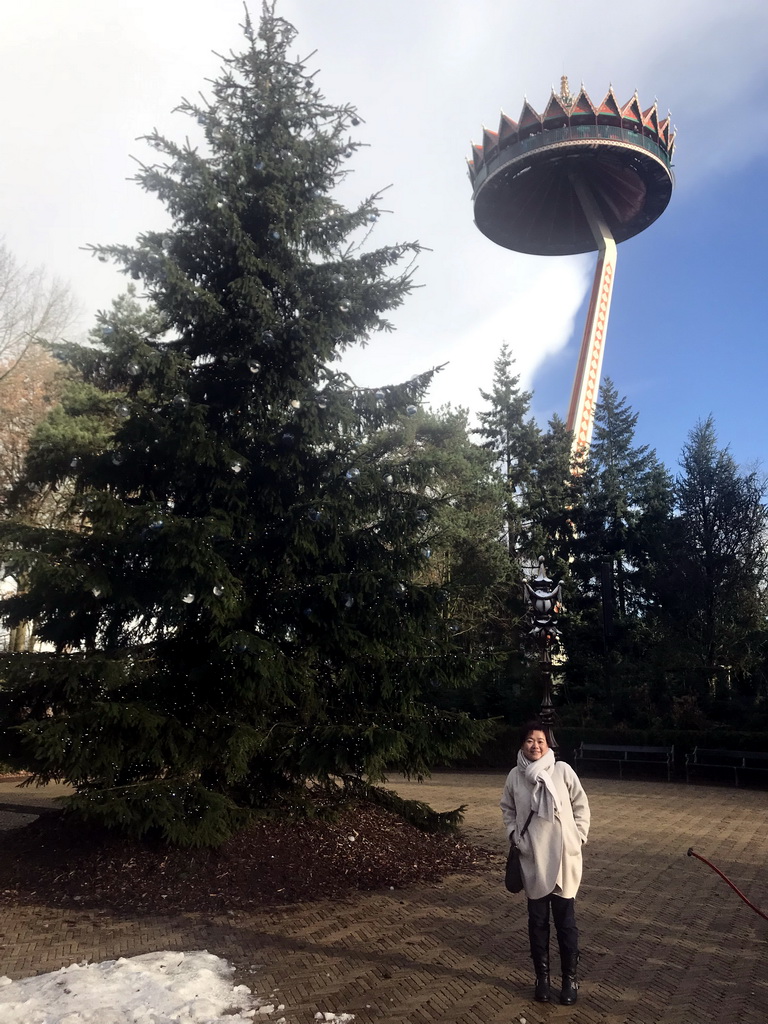 Miaomiao in front of the Wish Tree attraction at the Fantasierijk kingdom and the Pagode attraction at the Reizenrijk kingdom, during the Winter Efteling