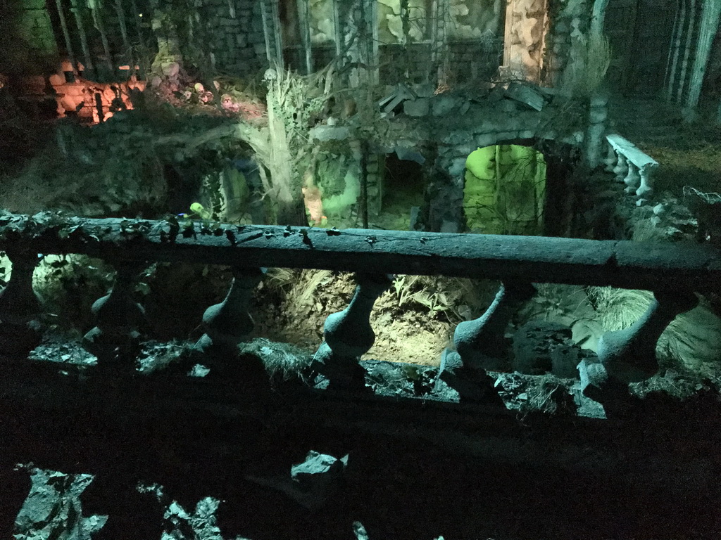 Railing in the Spookslot attraction at the Anderrijk kingdom, during the Winter Efteling
