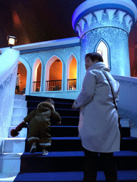 Miaomiao and Max on the staircase at the IJspaleis attraction at the Reizenrijk kingdom, during the Winter Efteling