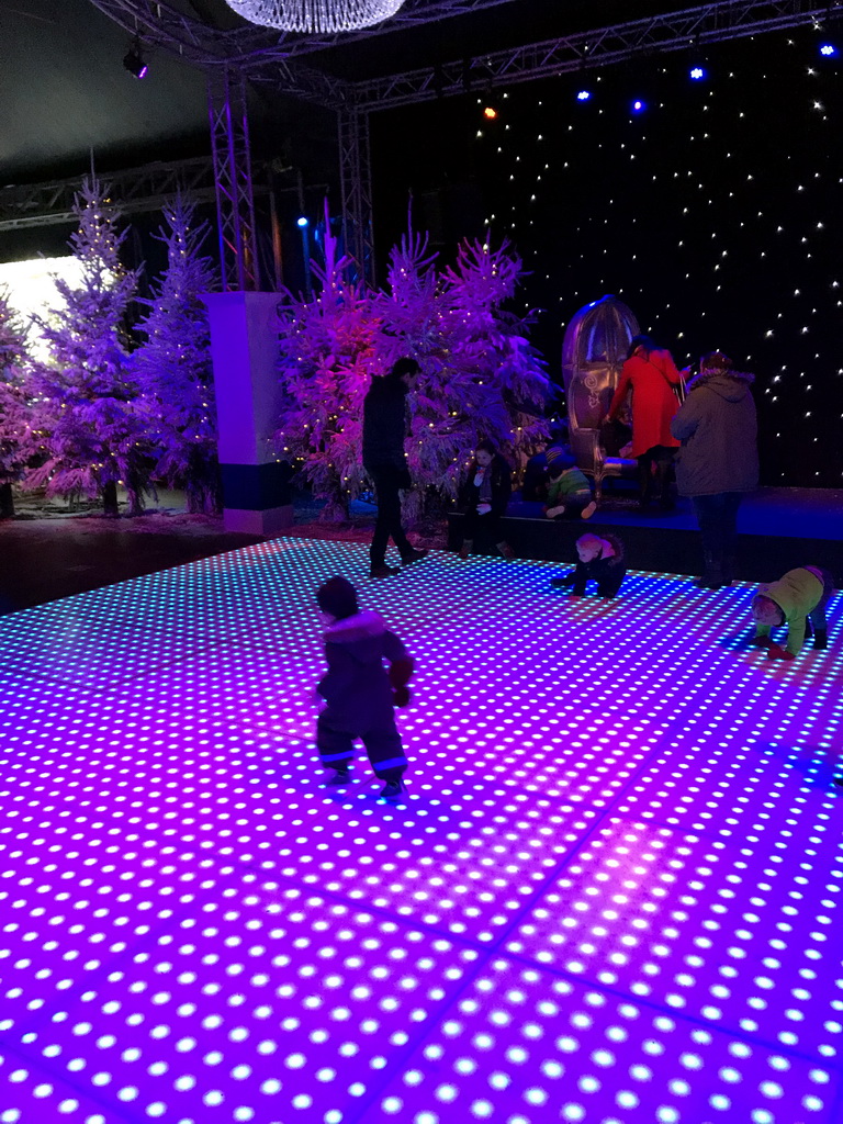 Max on the dance floor at the IJspaleis attraction at the Reizenrijk kingdom, during the Winter Efteling