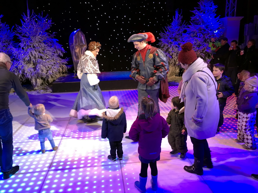 Miaomiao, Max, actors and visitors during the `Fire Prince and Snow Princess` show at the IJspaleis attraction at the Reizenrijk kingdom, during the Winter Efteling