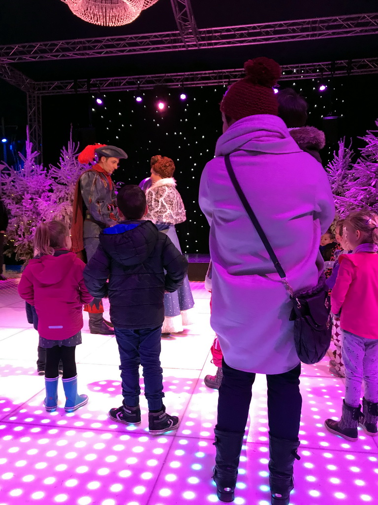 Miaomiao, Max, actors and visitors during the `Fire Prince and Snow Princess` show at the IJspaleis attraction at the Reizenrijk kingdom, during the Winter Efteling