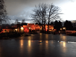 The Piraña attraction at the Anderrijk kingdom, during the Winter Efteling, by night