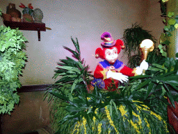 Jester Pardoes at the exit from the Botanicum in the Symbolica attraction at the Fantasierijk kingdom, during the Winter Efteling