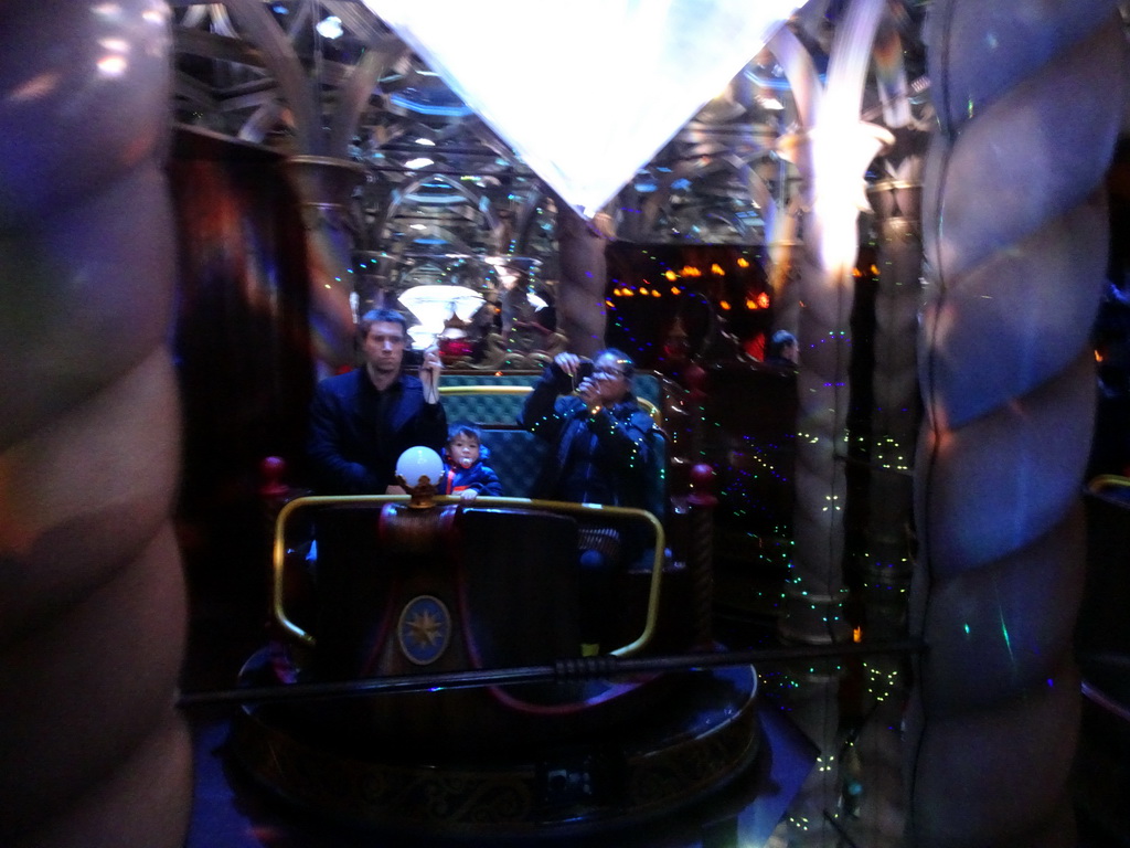 Tim and Max in the mirror at the Hidden Fantasy Depot in the Symbolica attraction at the Fantasierijk kingdom, during the Winter Efteling
