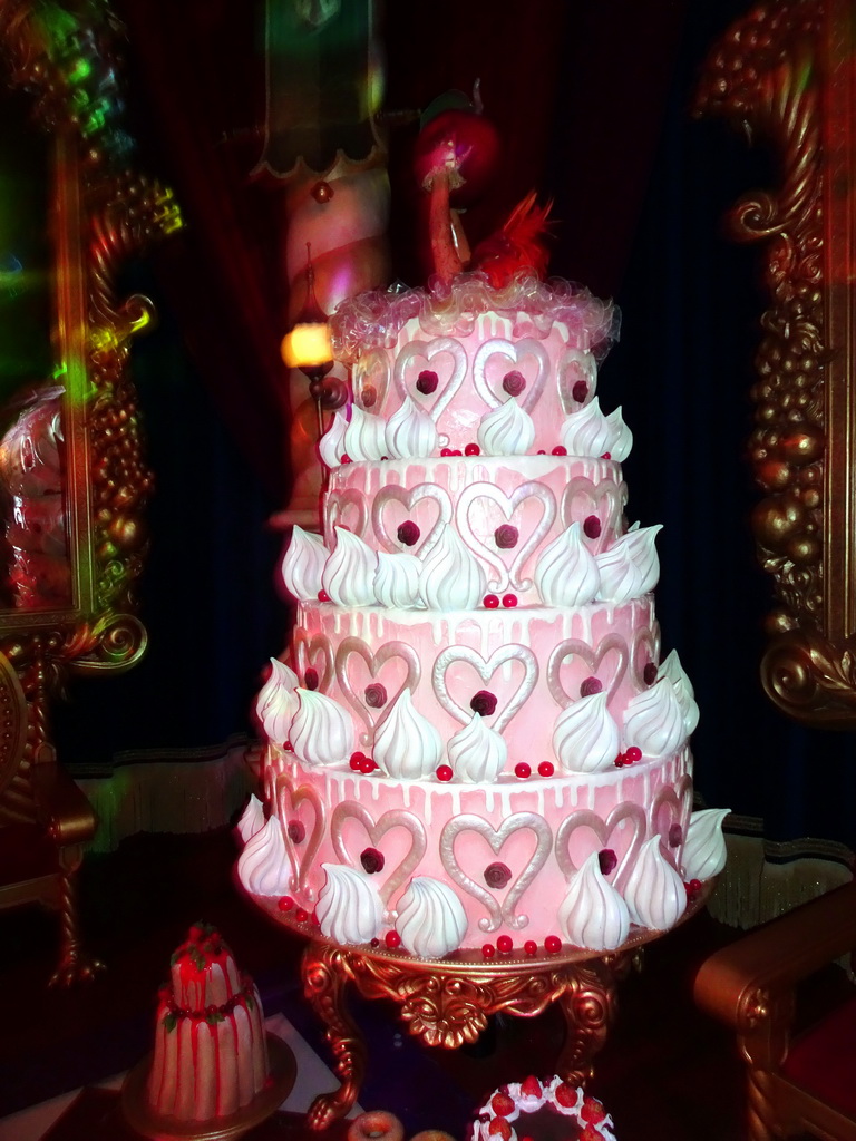 Cake at the Royal Hall in the Symbolica attraction at the Fantasierijk kingdom, during the Winter Efteling
