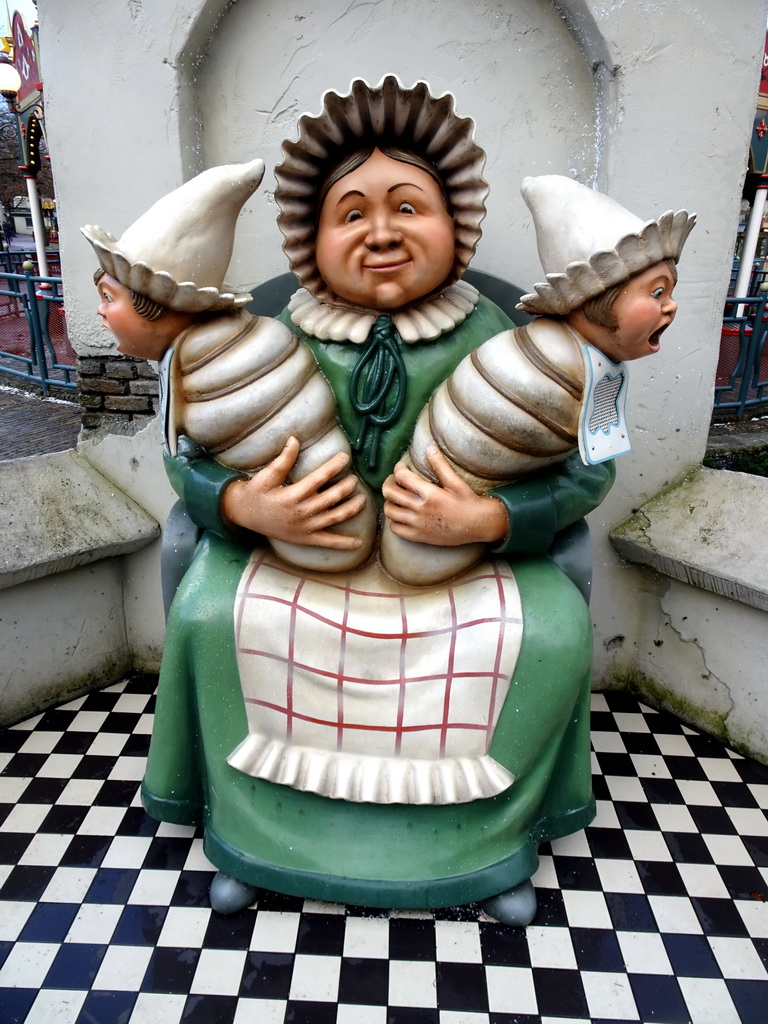 Mother and Twins Gijs trash can at the Anton Pieck Plein Square at the Marerijk kingdom, during the Winter Efteling