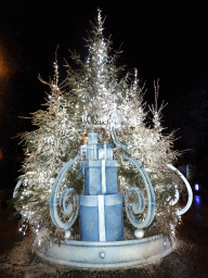 Christmas tree at the Pardoes Promenade at the Fantasierijk kingdom, during the Winter Efteling, by night
