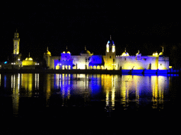 The Aquanura lake at the Fantasierijk kingdom, and the Fata Morgana attraction at the Anderrijk kingdom, during the Winter Efteling, by night