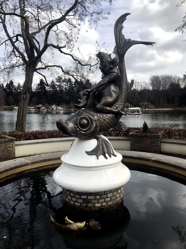 Fountain on the island inbetween the Ruigrijk kingdom and the Fantasierijk kingdom