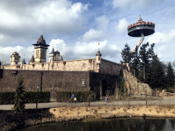 The Symbolica attraction of the Fantasierijk kingdom and the Pagode attraction of the Reizenrijk kingdom, viewed from the northern bridge from the Ruigrijk kingdom to the Fantasierijk kingdom