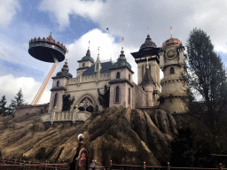The Symbolica attraction of the Fantasierijk kingdom and the Pagode attraction of the Reizenrijk kingdom