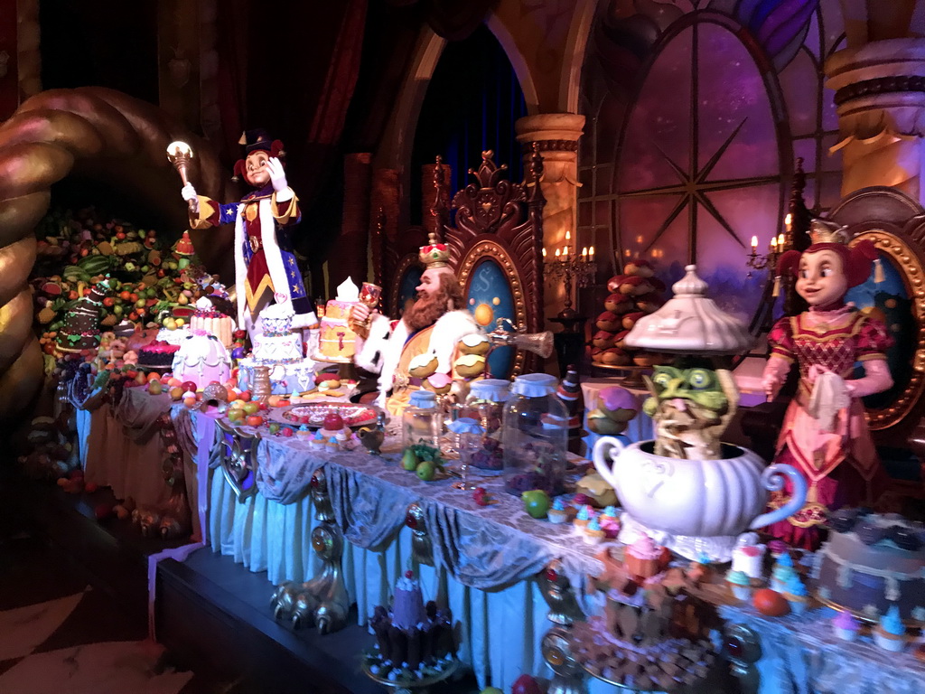 Jester Pardoes, King Pardulfus and Princess Pardijn at the Royal Hall in the Symbolica attraction at the Fantasierijk kingdom