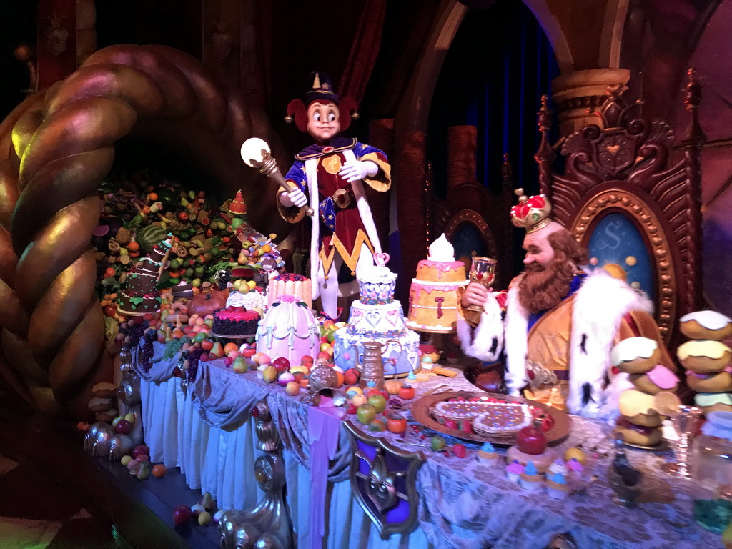 Jester Pardoes and King Pardulfus at the Royal Hall in the Symbolica attraction at the Fantasierijk kingdom