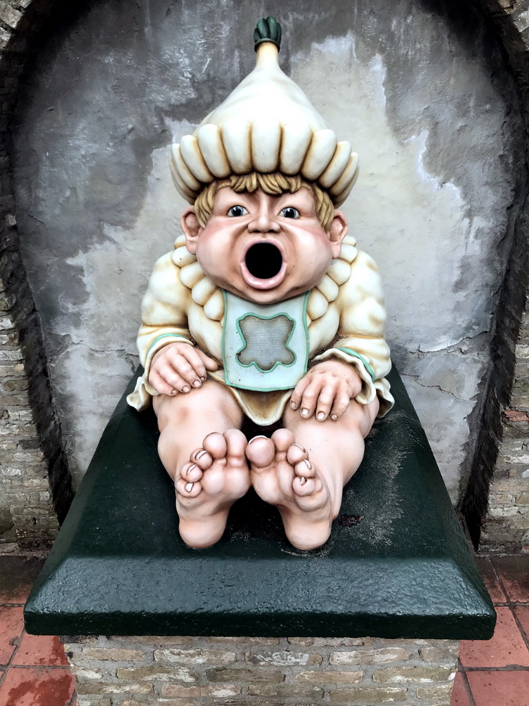 Baby Gijsje trash can at the Kindervreugd playing ground at the Marerijk kingdom