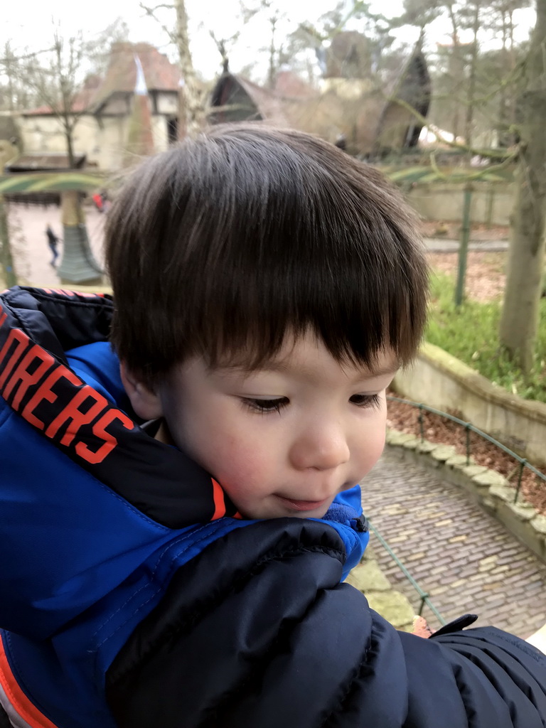 Max on the monorail of the Laafland attraction at the Marerijk kingdom