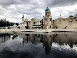 The Aquanura lake at the Fantasierijk kingdom and the Fata Morgana attraction at the Anderrijk kingdom