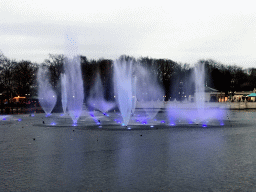 The Aquanura lake at the Fantasierijk kingdom and the Fata Morgana attraction at the Anderrijk kingdom, during the water show, at sunset