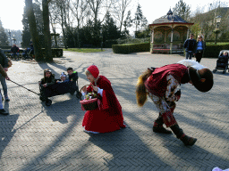 Little Red Riding Hood and Puss in Boots at the Dwarrelplein square
