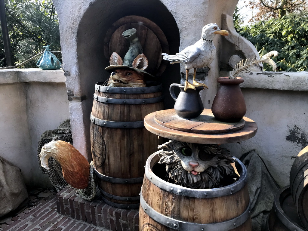 Wooden barrels, fox, cat and bird at the Pinocchio attraction at the Fairytale Forest at the Marerijk kingdom