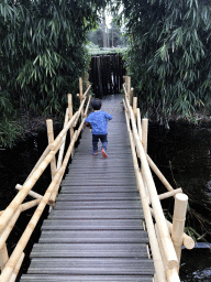 Max on a bridge at the Adventure Maze at the Reizenrijk kingdom