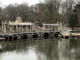Dock with boats at the Piraña attraction at the Anderrijk kingdom