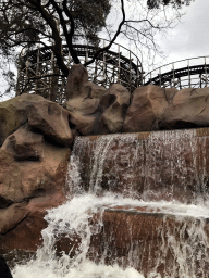 Waterfall at the Piraña attraction at the Anderrijk kingdom, and the Joris en de Draak attraction at the Ruigrijk kingdom, viewed from a boat