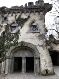 Right front of the Spookslot attraction at the Anderrijk kingdom