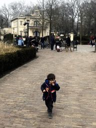 Max eating Eigenheymers in front of the Villa Volta attraction at the Ton van de Ven square at the Marerijk kingdom