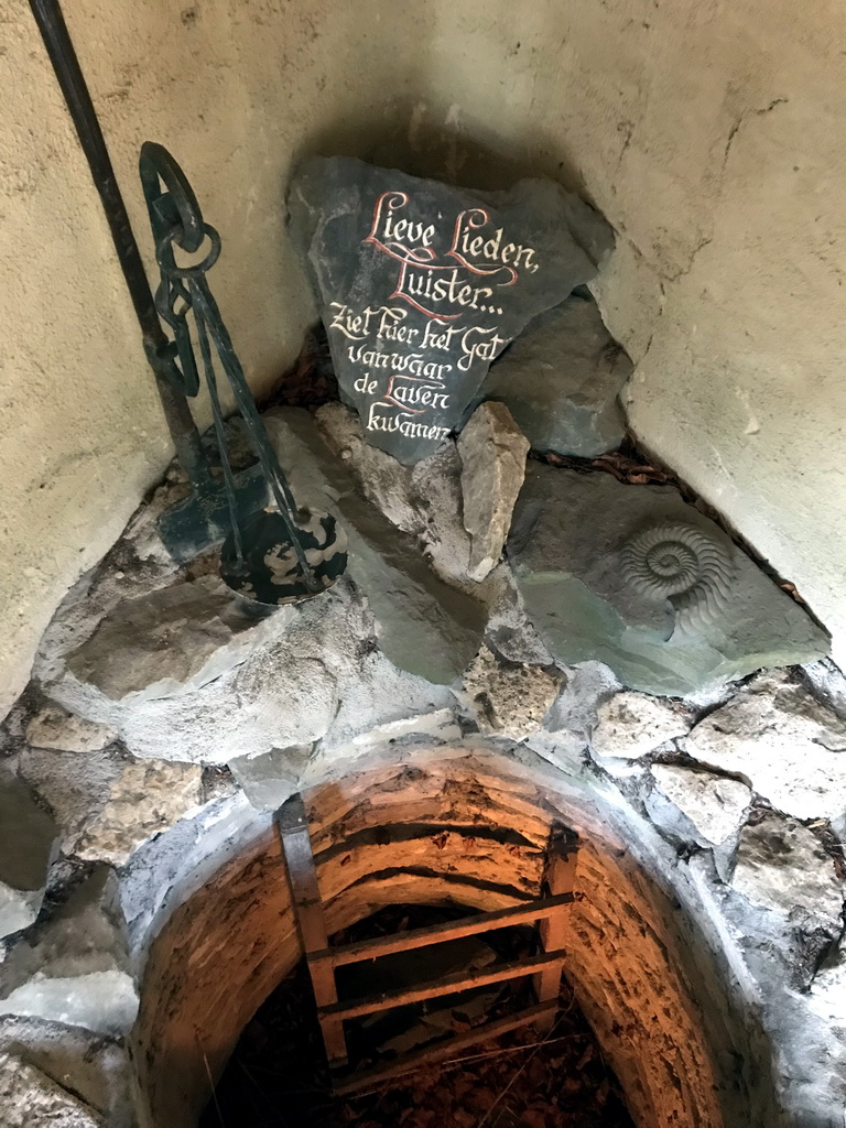 The hole from which the Laaf people came, in the Loof en Eerhuys building at the Laafland attraction at the Marerijk kingdom