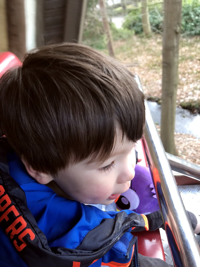 Max in the monorail of the Laafland attraction at the Marerijk kingdom