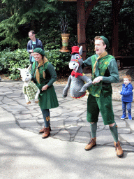 Actors with hand puppets at the Sprookjessprokkelaar stage at the entrance to the Fairytale Forest at the Marerijk kingdom