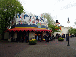 Front of the Jokies Wereld shop and the Carnaval Festival attraction at the Carnaval Festival Square at the Reizenrijk kingdom