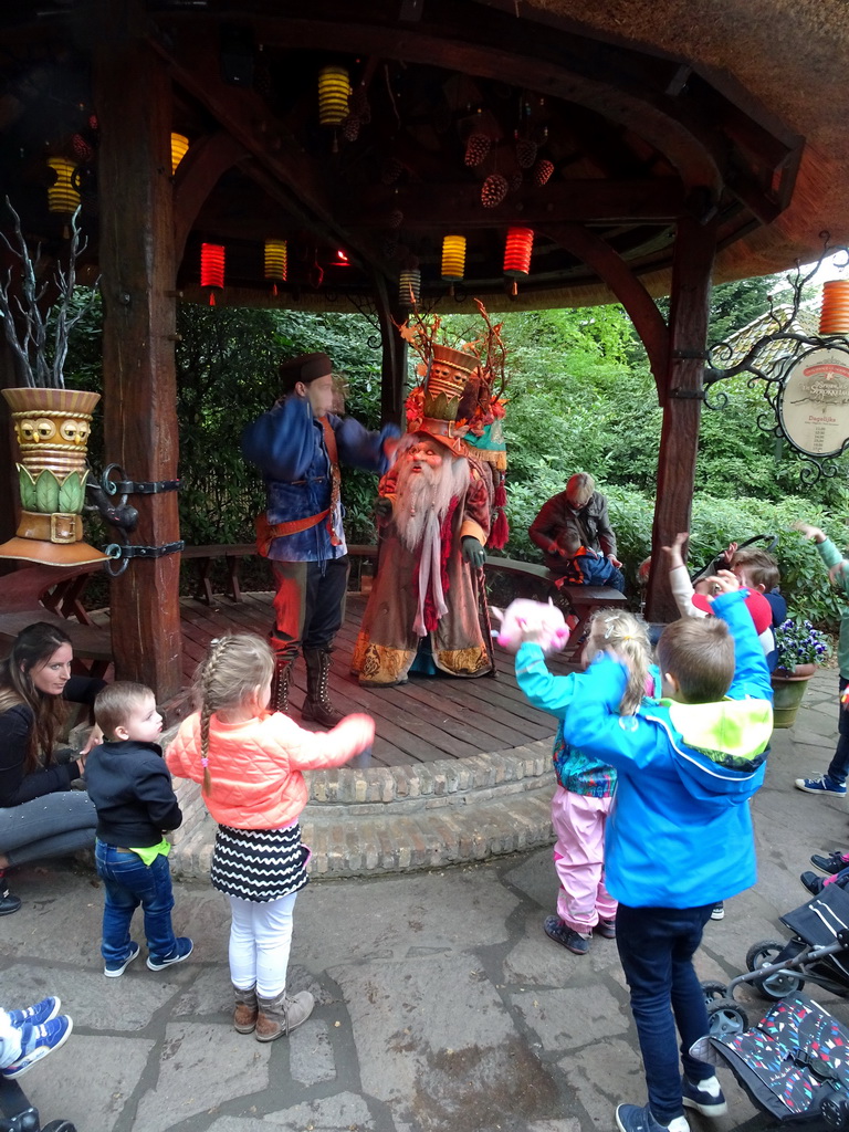 The Sprookjessprokkelaar at the entrance to the Fairytale Forest at the Marerijk kingdom