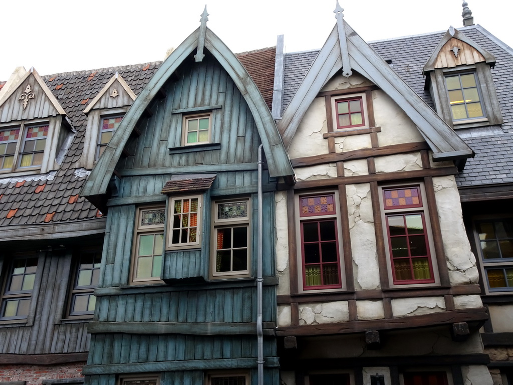 Facade of houses at the right side of the stage of the Raveleijn theatre at the Marerijk kingdom