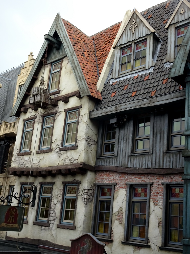 Facade of houses at the right side of the stage of the Raveleijn theatre at the Marerijk kingdom