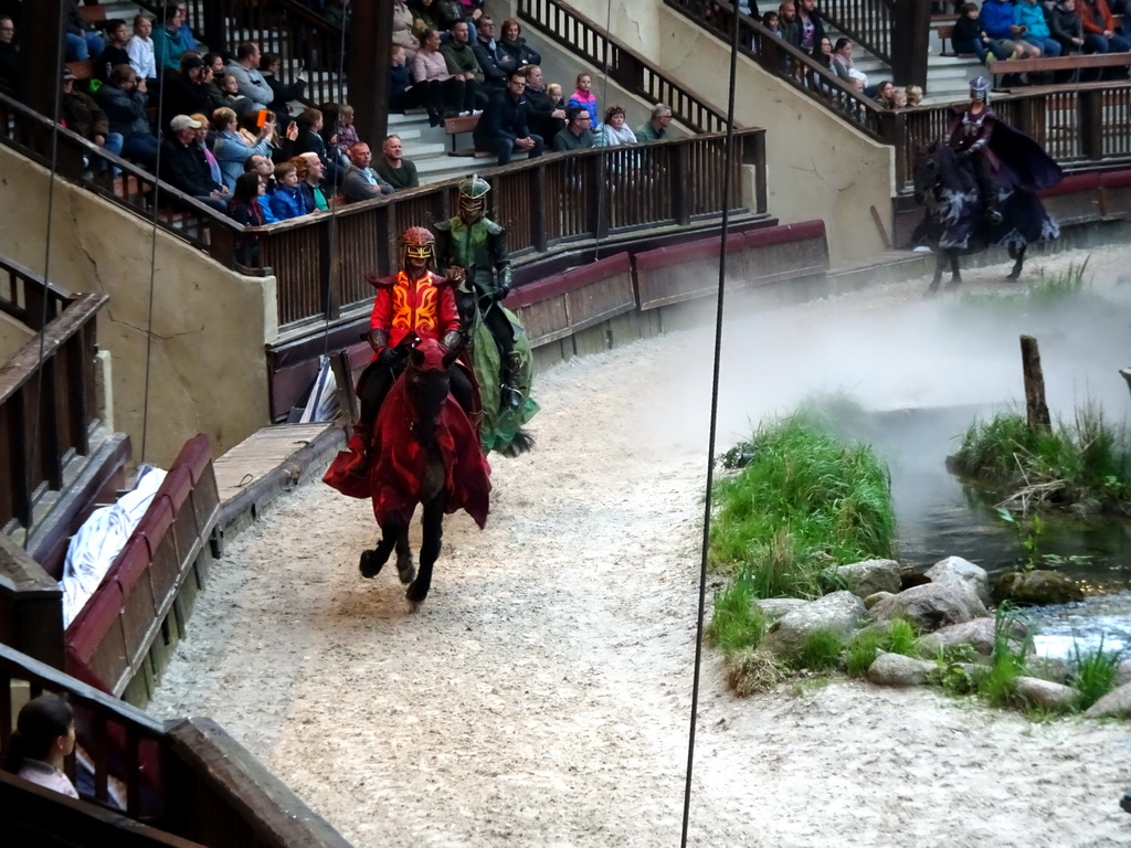 Actors and horses on the stage of the Raveleijn theatre at the Marerijk kingdom, during the Raveleijn Parkshow