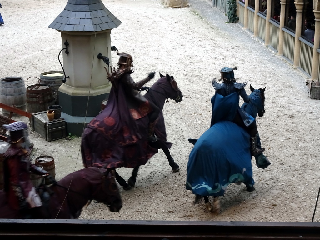 Actors and horses on the stage of the Raveleijn theatre at the Marerijk kingdom, during the Raveleijn Parkshow