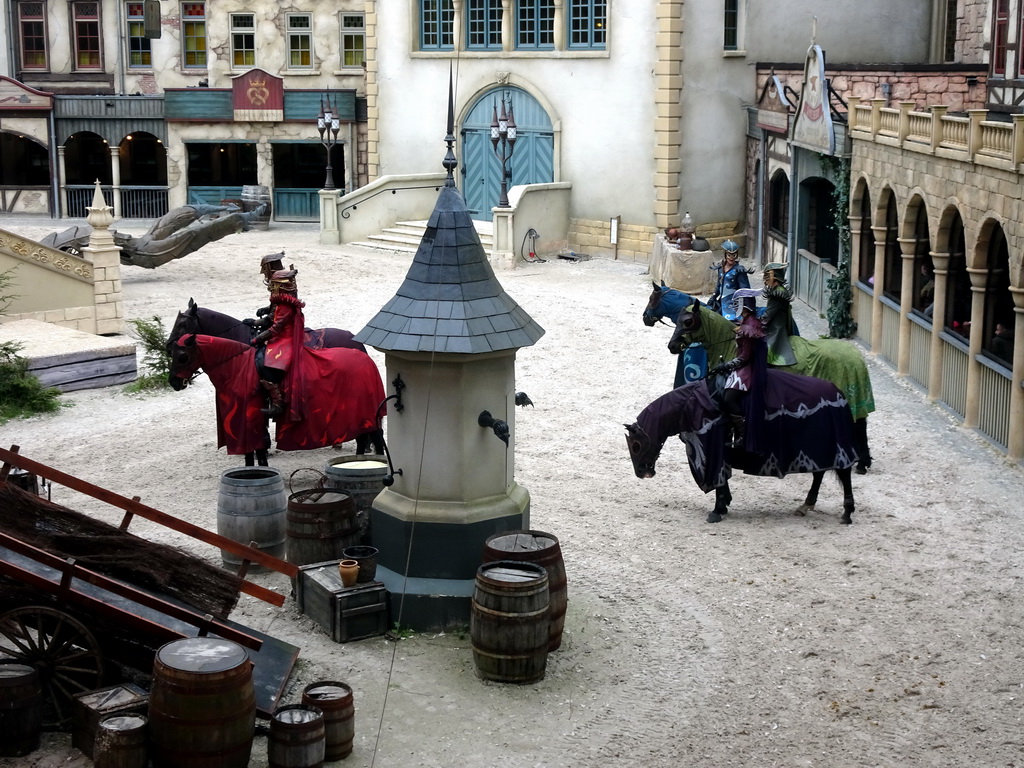 Actors and horses on the stage of the Raveleijn theatre at the Marerijk kingdom, during the Raveleijn Parkshow