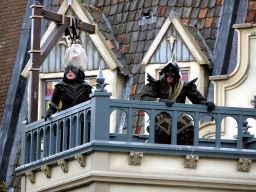 Actors on the stage of the Raveleijn theatre at the Marerijk kingdom, during the Raveleijn Parkshow