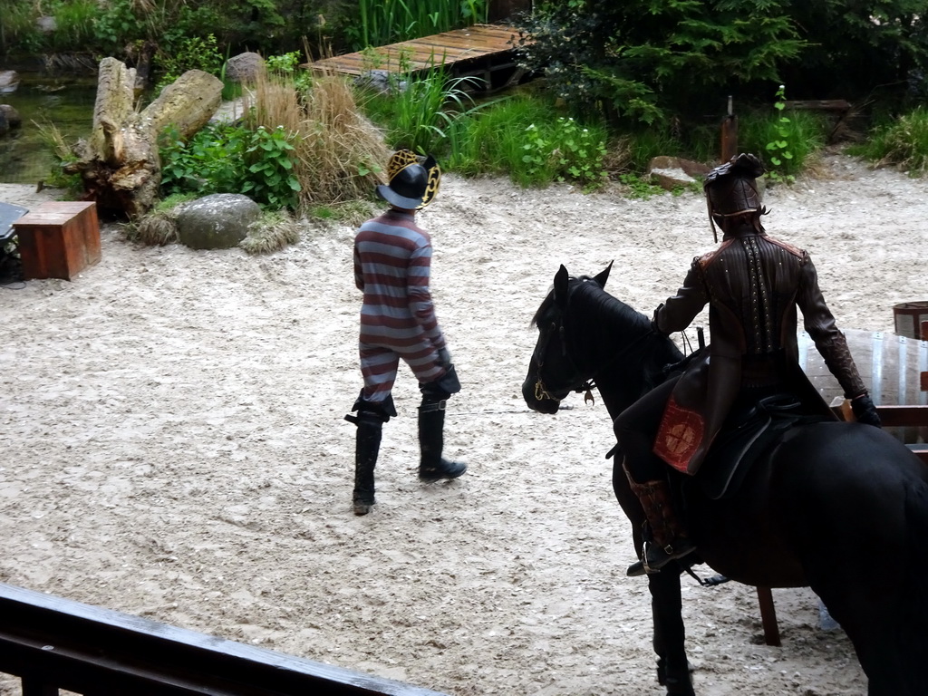 Actors on the stage of the Raveleijn theatre at the Marerijk kingdom, during the Raveleijn Parkshow