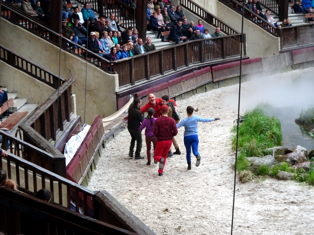 Actors on the stage of the Raveleijn theatre at the Marerijk kingdom, during the Raveleijn Parkshow