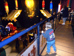 Max at the entry hall to the Carnaval Festival attraction at the Reizenrijk kingdom