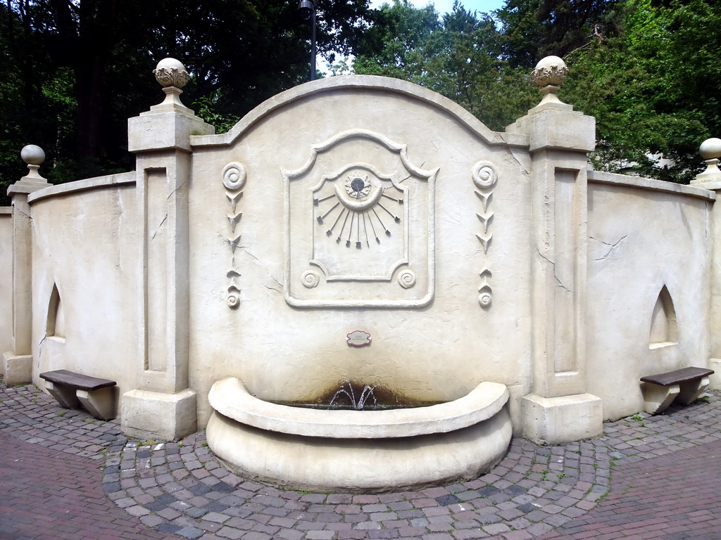Fountain and sundial at the Pardoes Promenade at the Marerijk kingdom
